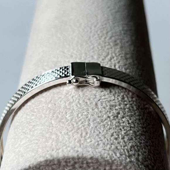 B005 | .925 Sterling Silver Textured Bangle Bracelet - Picture 5 of 8